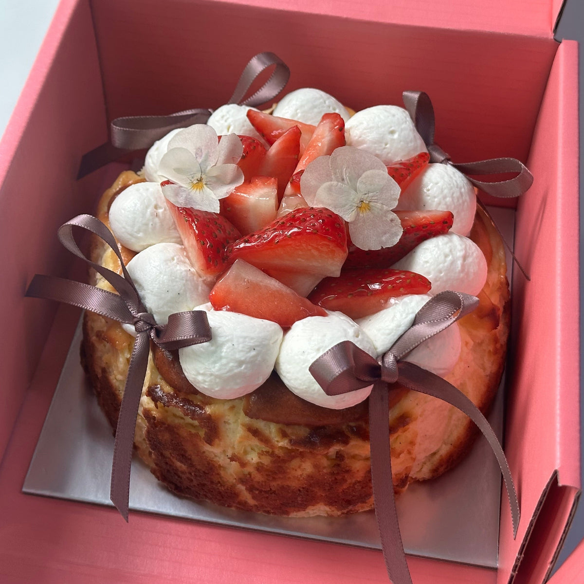 Strawberry burnt cheesecake