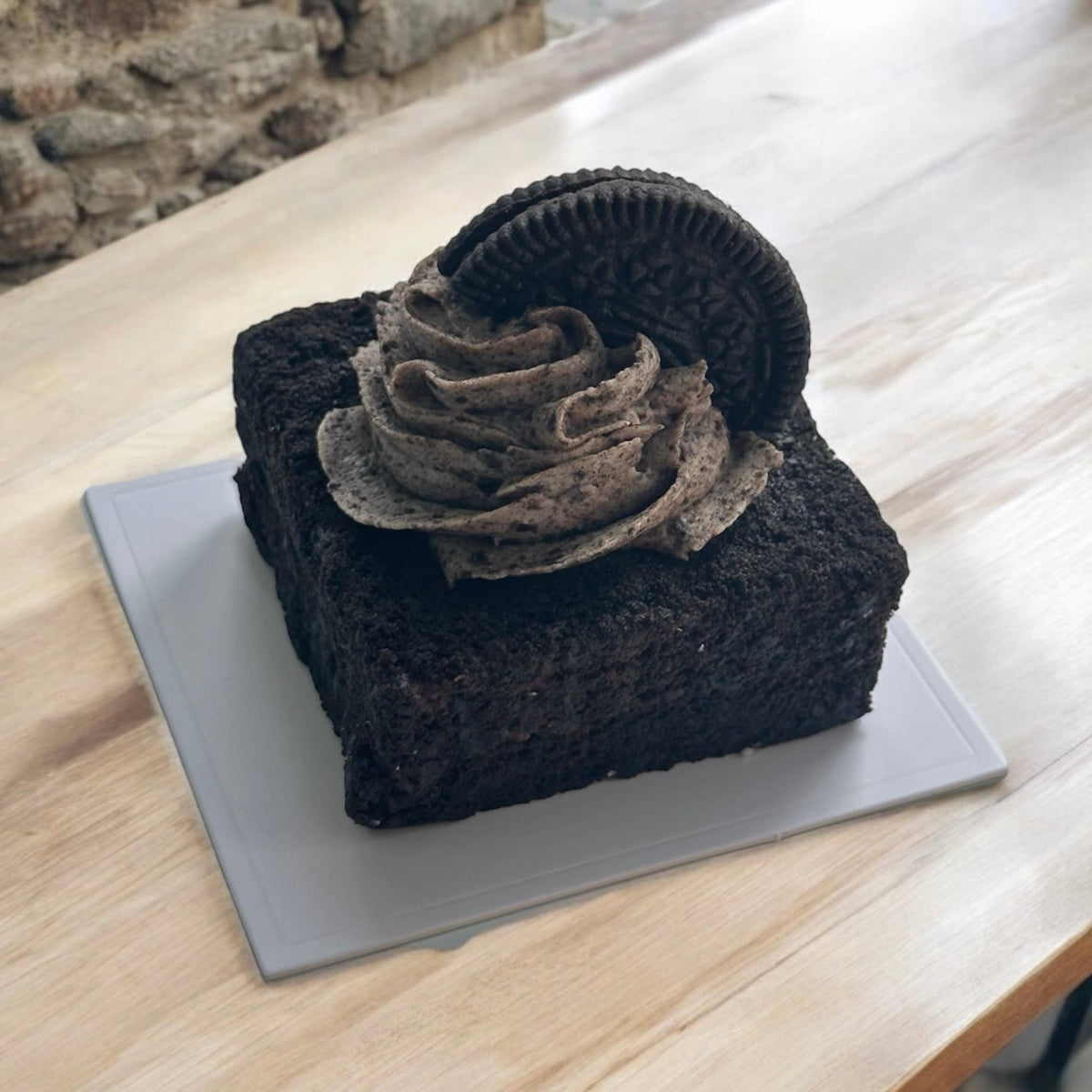 Oreo & Cream lamington cake