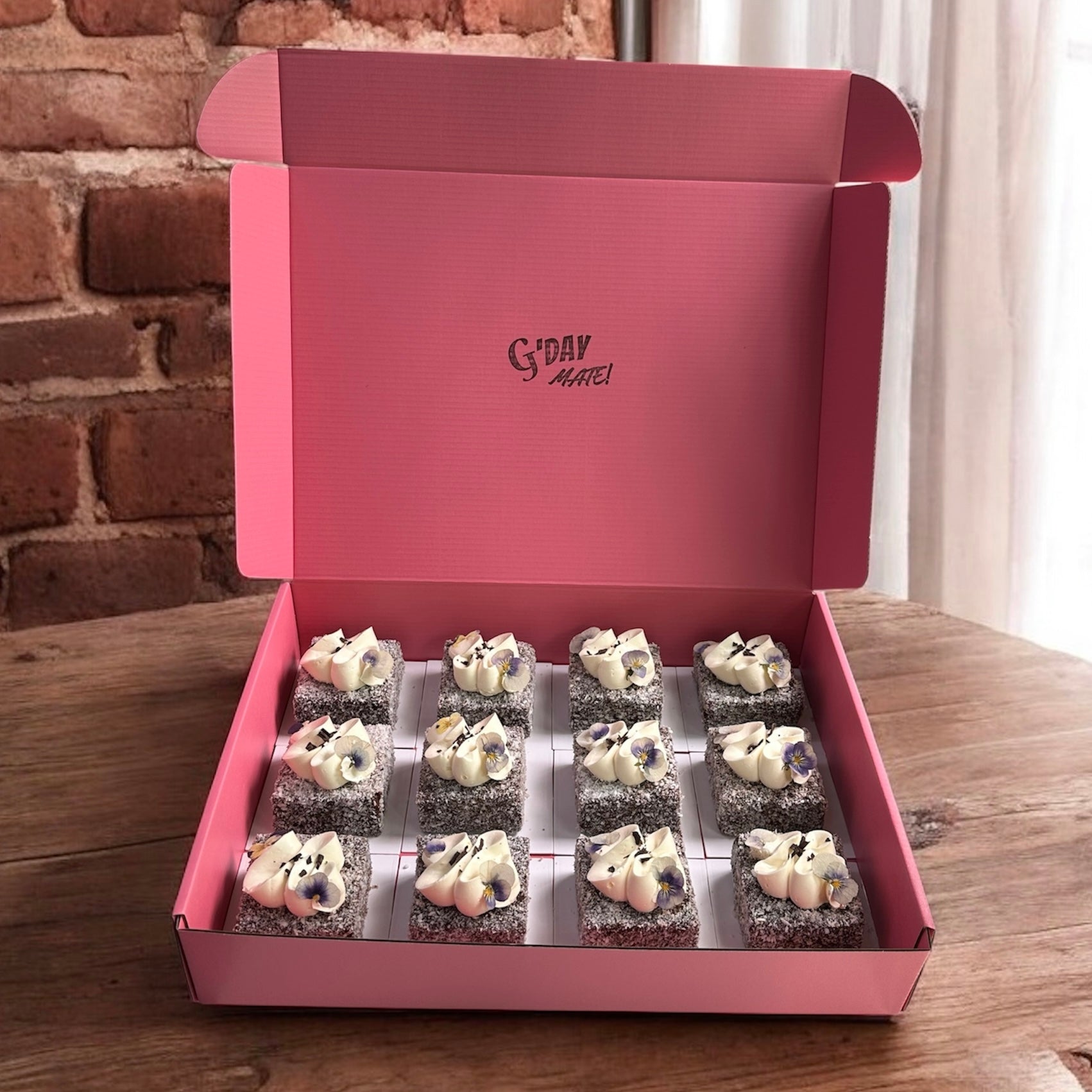 Deluxe lamington box